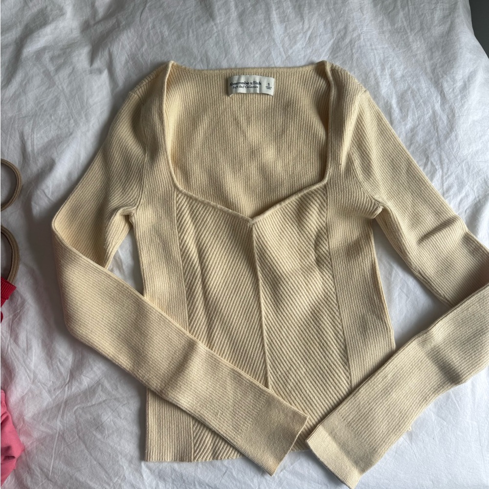 Abercrombie & Fitch Cream V-Neck Sweater